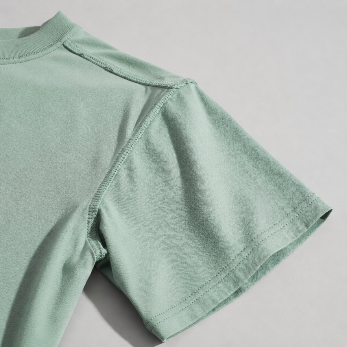 230gsm oversized cotton T-shirt shoulder and sleeve detail