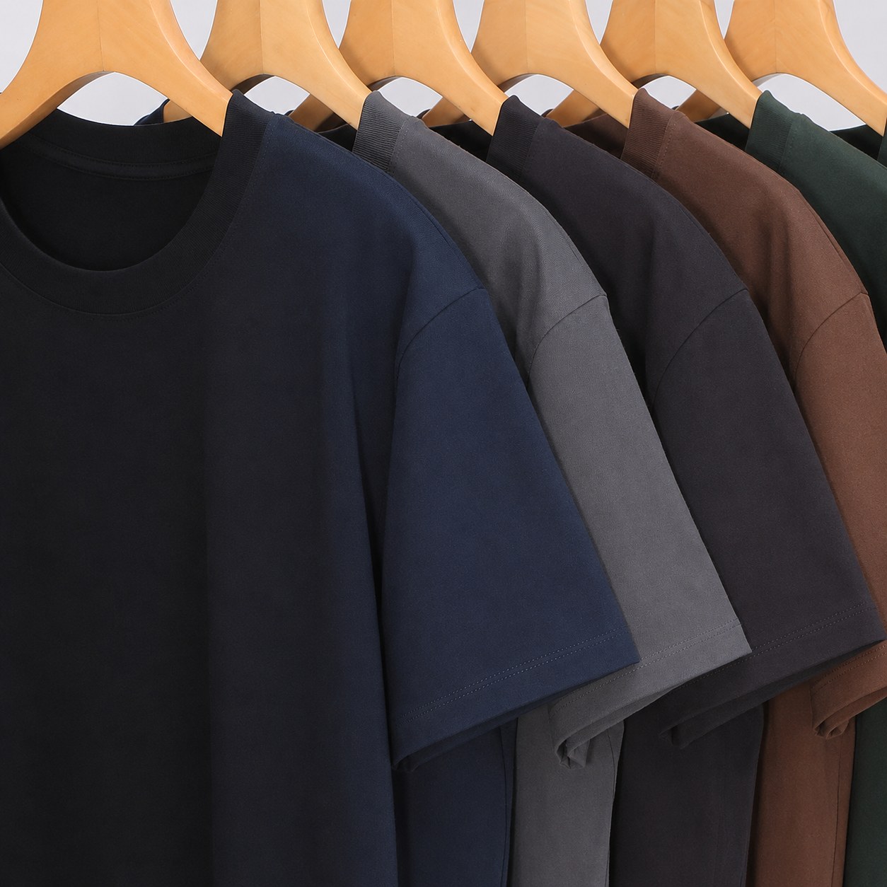 300gsm cotton T-shirt dark colors on hangers