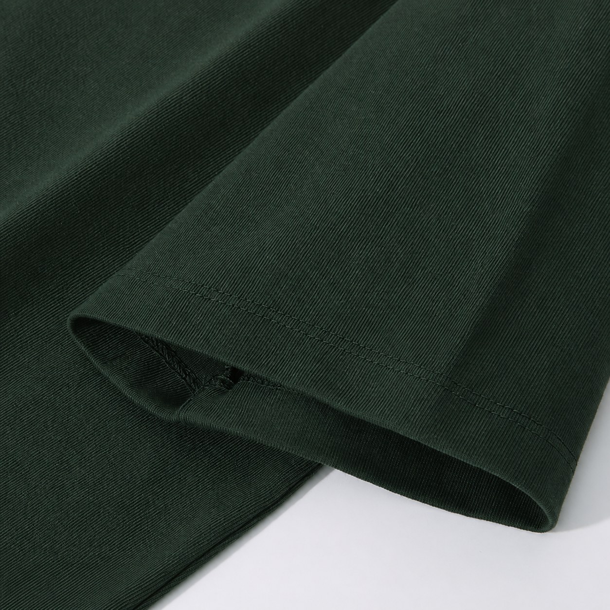 300gsm cotton T-shirt sleeve hem detail