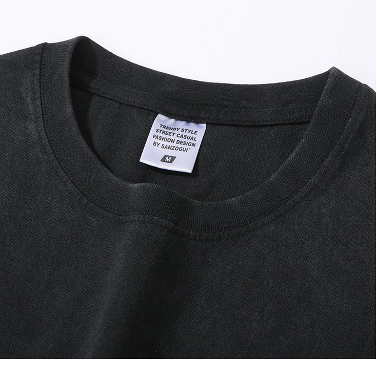 Ribbed neckline and double stitching