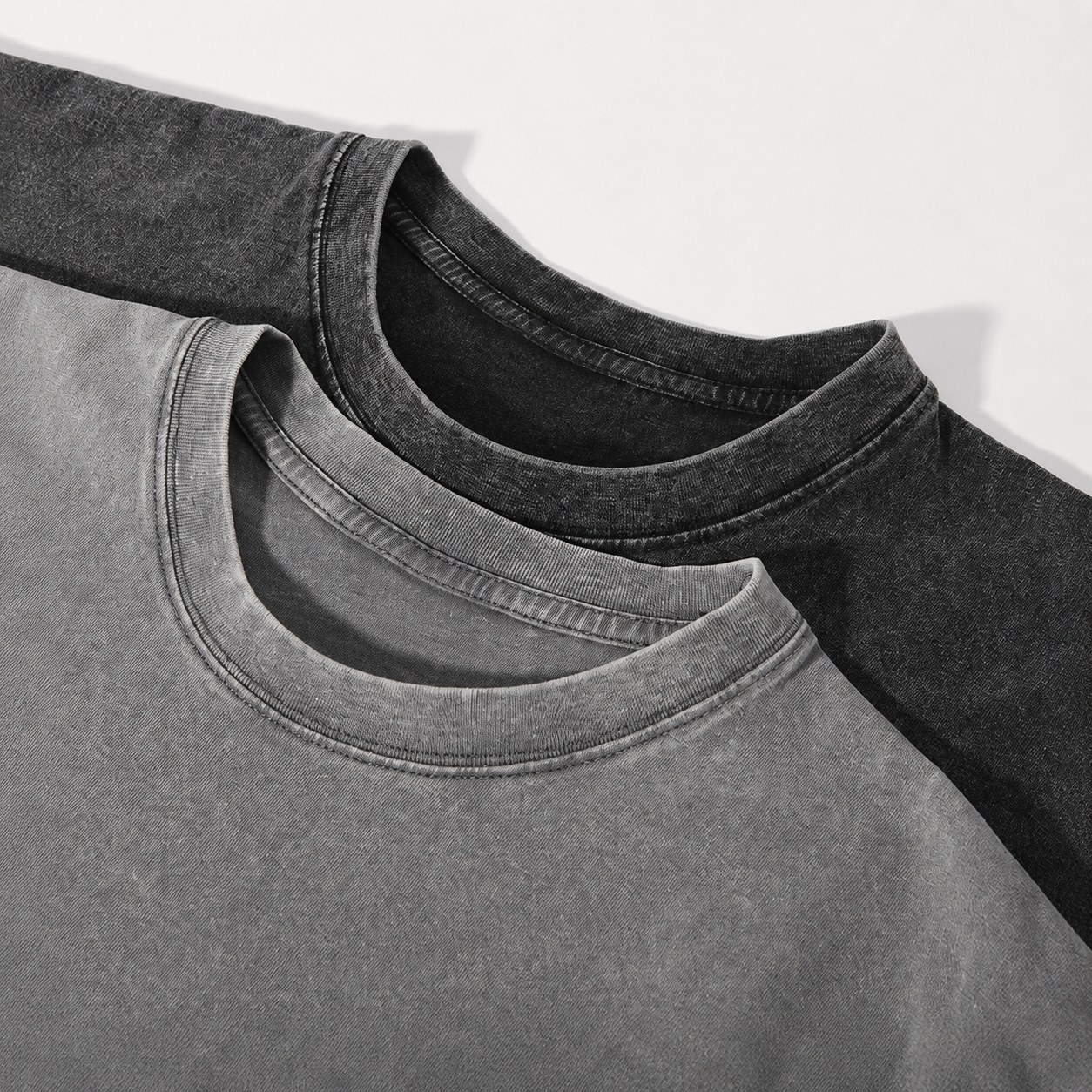 Washed cotton T-shirt collar detail